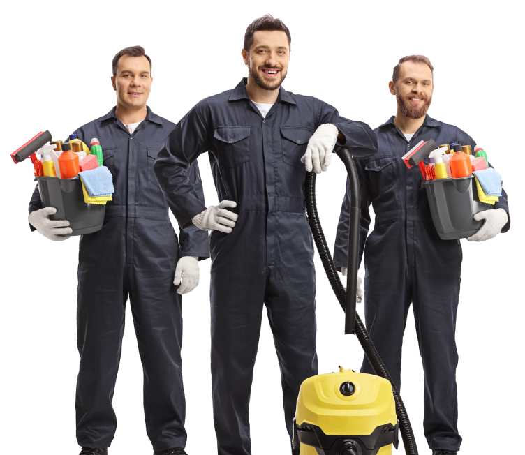 Drei Personen in dunklen Arbeitsanzügen, zwei halten Eimer mit Reinigungsmitteln, eine steht mit Hand auf gelbem Staubsauger